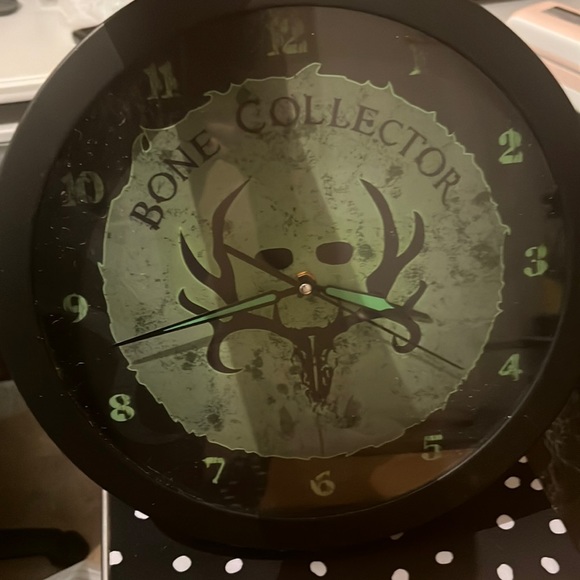 Clock - Picture 1 of 2